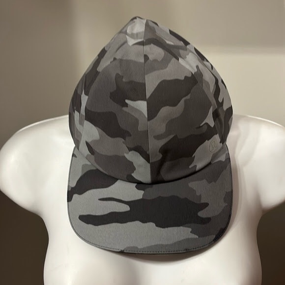 Lululemon Fast and Free running hat in camo❤️ - Picture 5 of 7